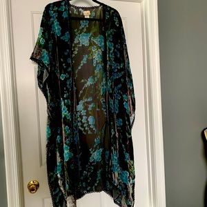 Gorgeous light and flowy kimono by Natural Life.